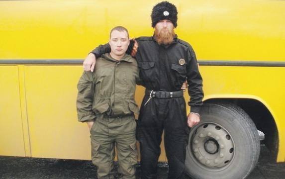 Od proruskog fanatika do svedoka saradnika u procesu protiv organizatora pokušaja državnog udara: Aleksandar Sinđelić, prvi s leva